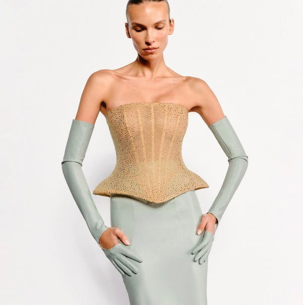 A Touch of Elegance: Why Statement Gloves Are the Key Accessory of the Season