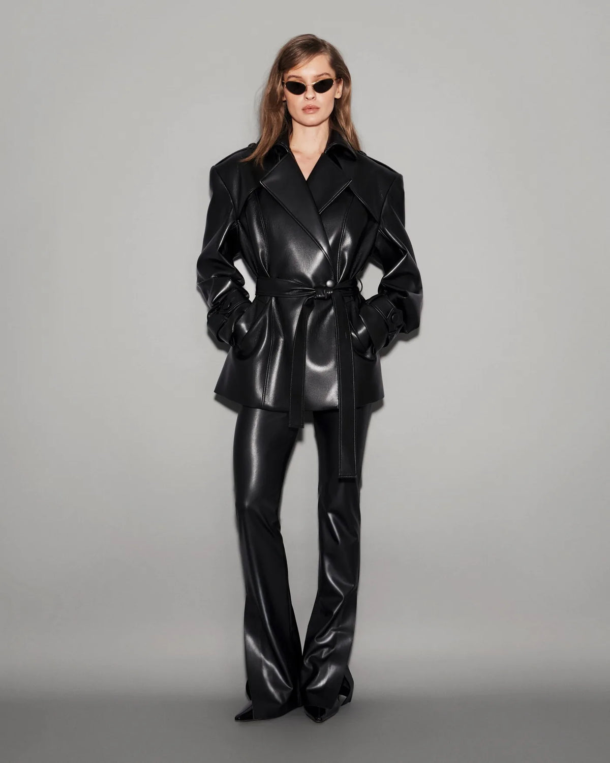 VEGAN LEATHER SHORT OVERSIZED
TRENCH